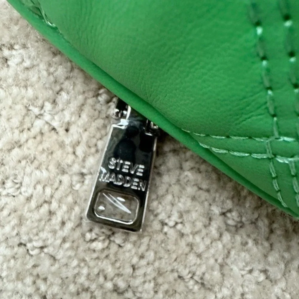 Steve Madden BDORES Quilted Crossbody Sling Bag Green Flare with Coin Purse NEW